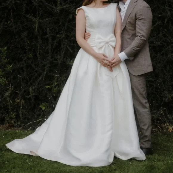 Rosa Clara Ivory Wedding Dress with Bustle and Bow - Picture 2 of 5